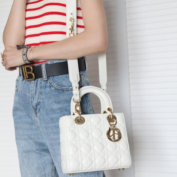 Classic DIOR Bag: A Stylish and Versatile Choice for Elegance - Picture 2 of 10